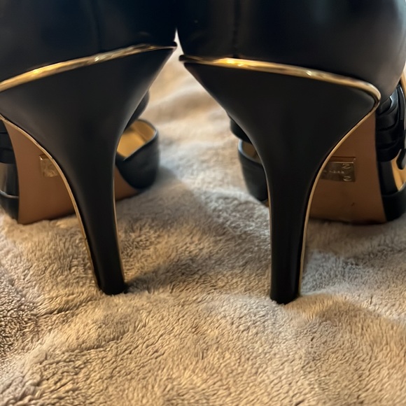 Michael Kors black heels. - Picture 4 of 10